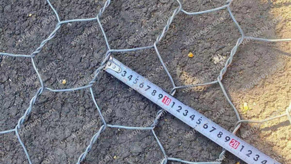 如何选择适合的镀锌电焊网进行边坡防护？