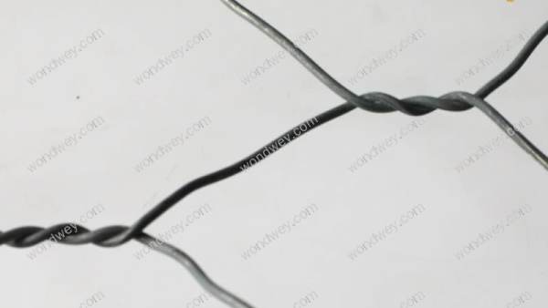 如何选择合适的球场围栏和边坡防护？